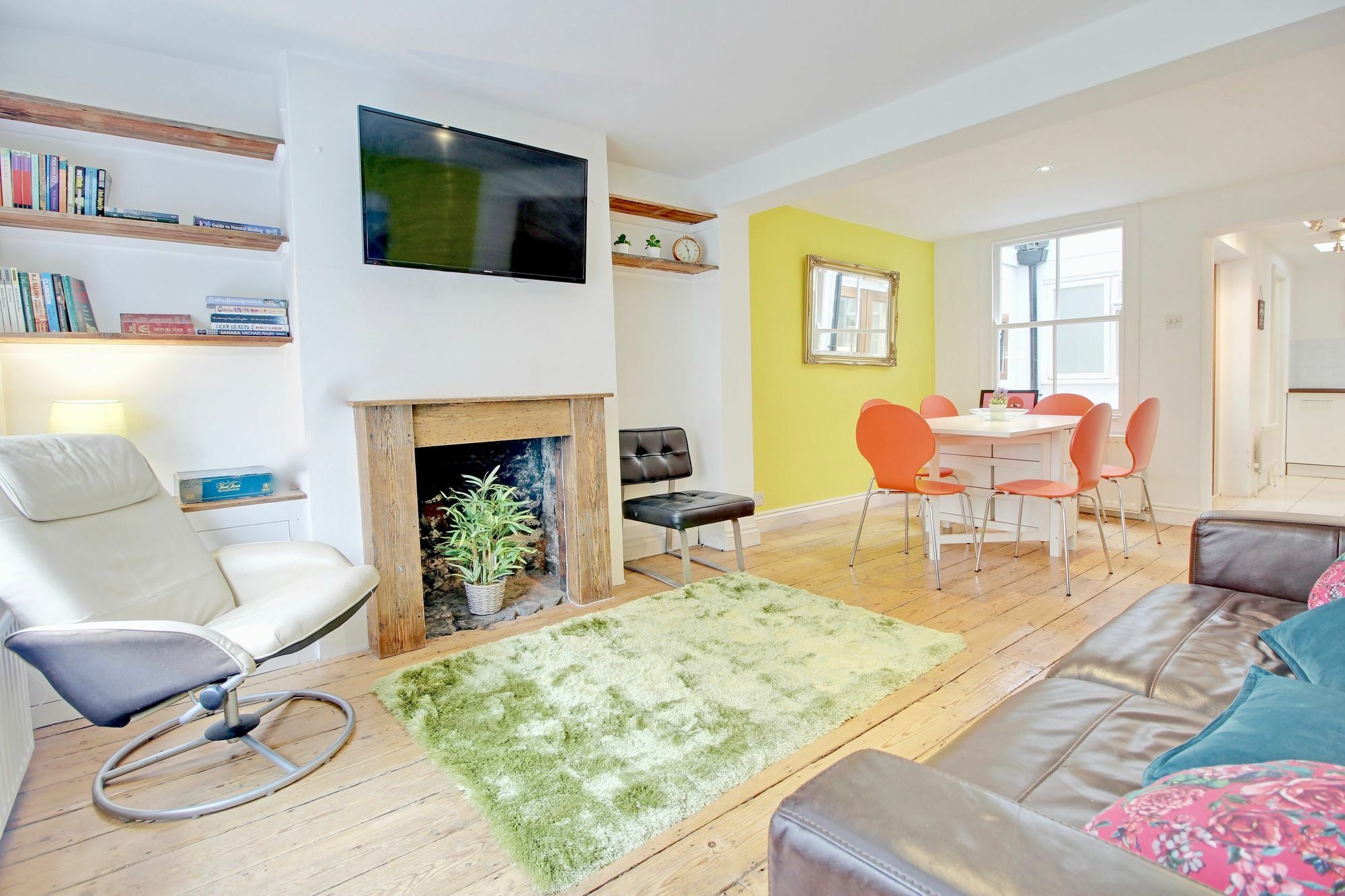Sunny - By My Getaways - Free Parking Apartment *